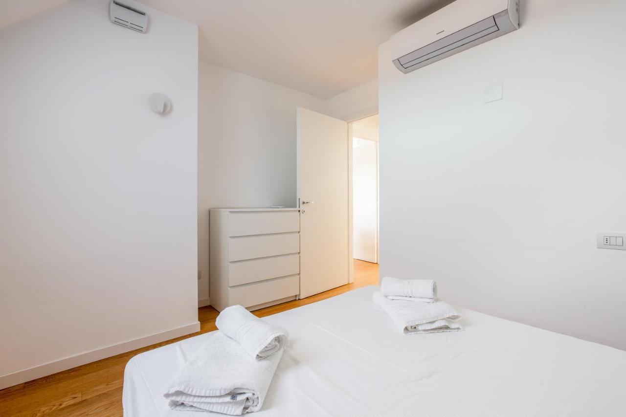 Modern Apt With Terrace, Wifi & Ac มิลาน ภายนอก รูปภาพ