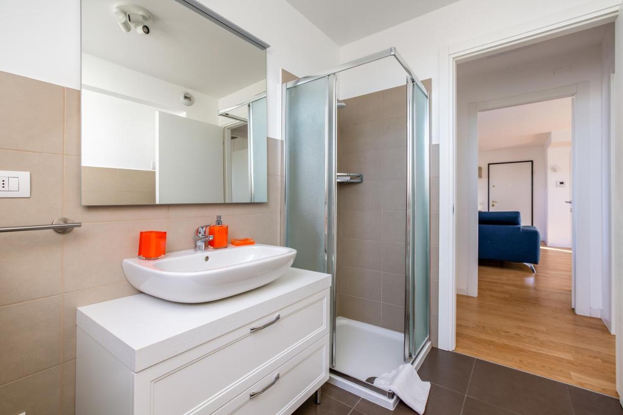 Modern Apt With Terrace, Wifi & Ac มิลาน ภายนอก รูปภาพ