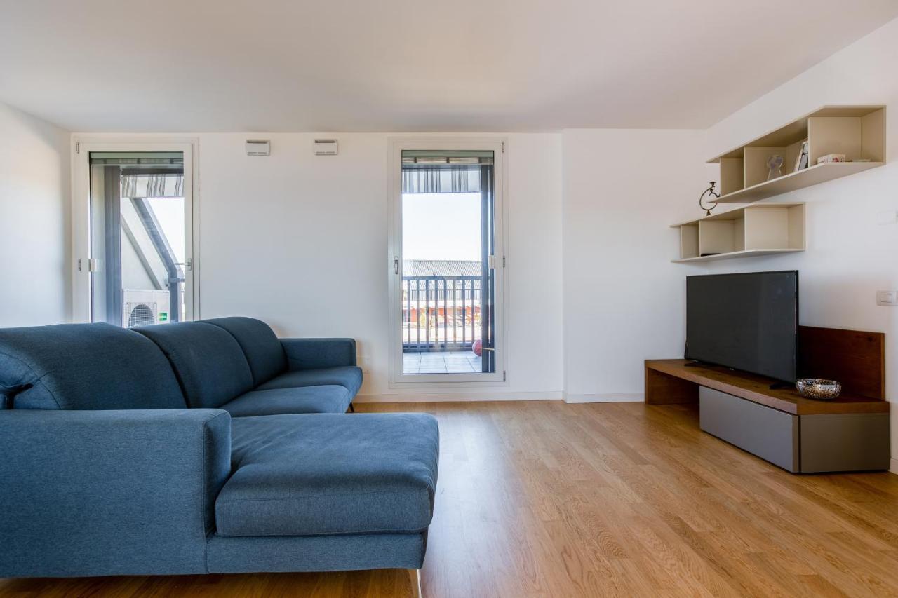 Modern Apt With Terrace, Wifi & Ac มิลาน ภายนอก รูปภาพ